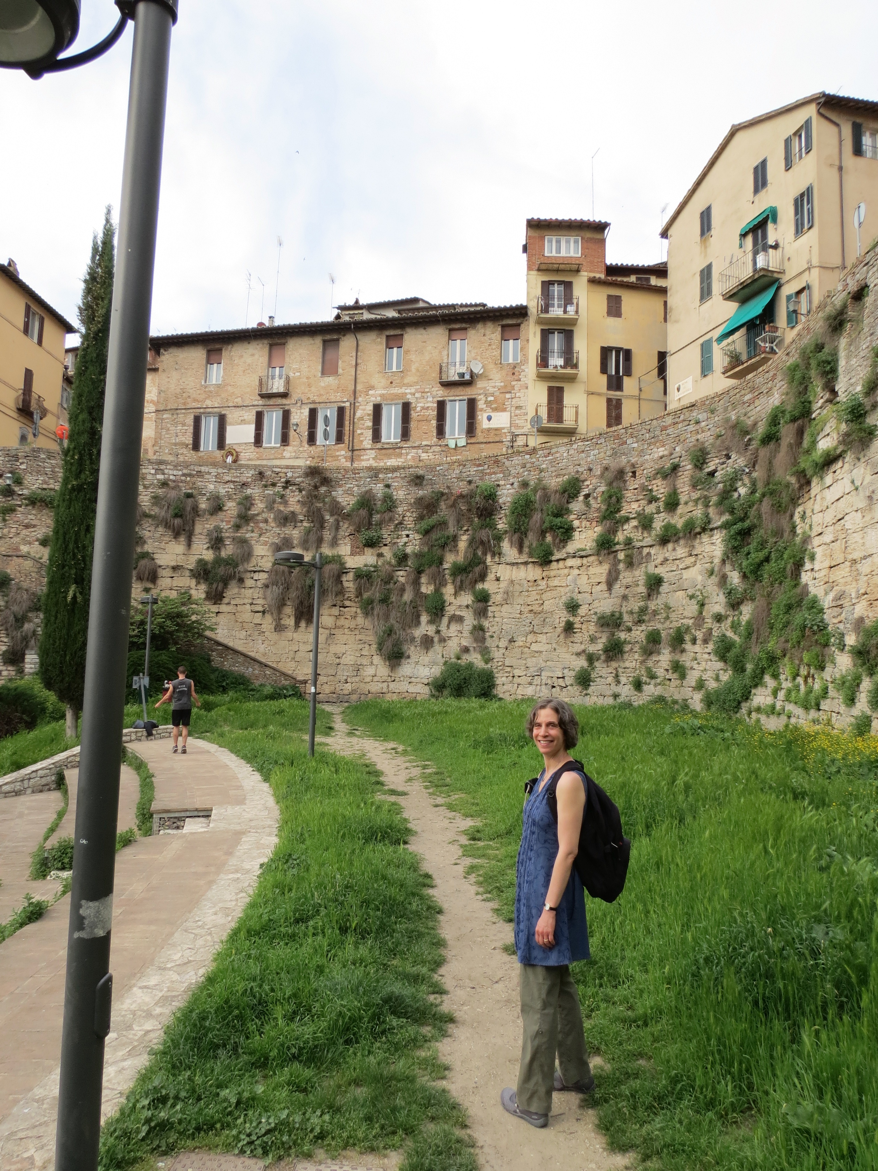 Shoshanna storming the walls