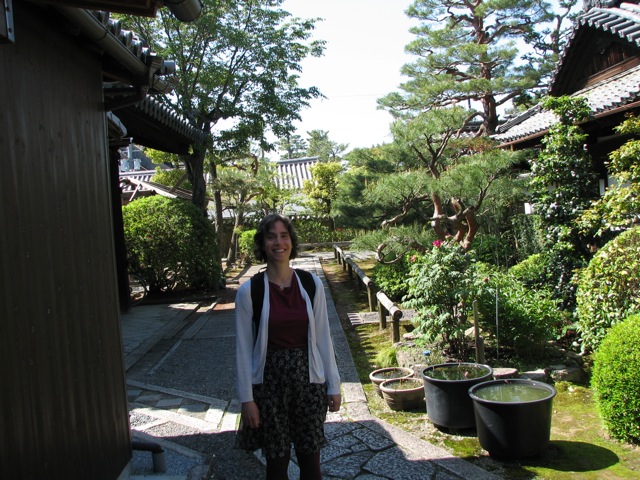 Shoshanna at the Myoshinji temple